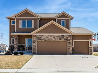 3409 163rd St, Urbandale, IA 50323
