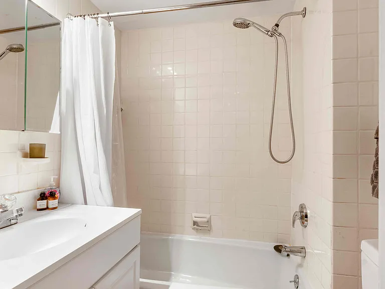 145 W 58th St #2K — Photo 9