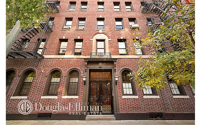 Sold by Douglas Elliman | media 21