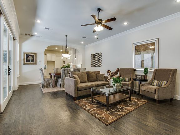 3rd image of 649 Canterbury Ct