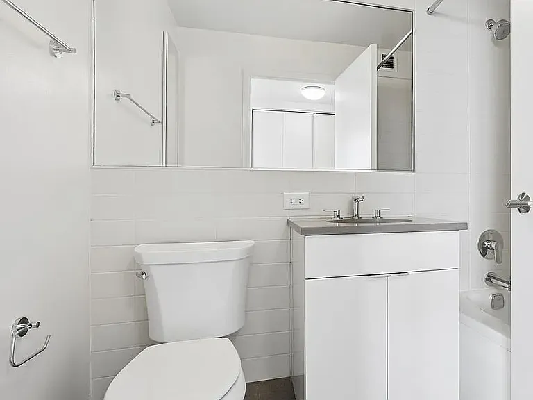 Columbus Cir #S44D — Photo 9