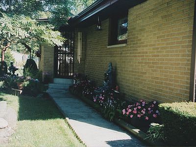 North side w/side entrance