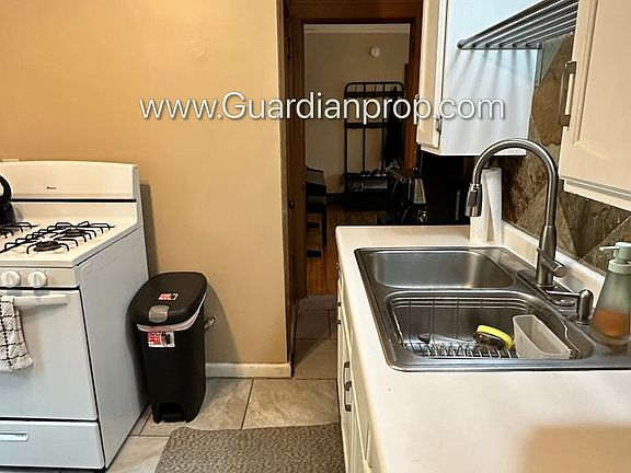 5th image of 2230 Buchanan St NE #1