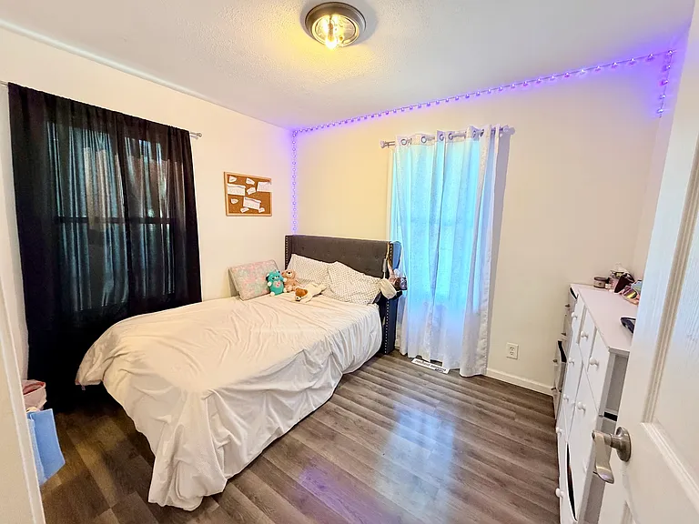 419 Singapore Ln — Photo 17