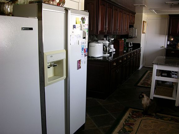 room for refrigerator+freezer