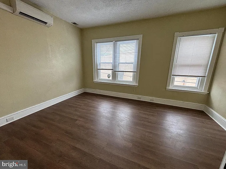 130 E 4th St #2 — Photo 12