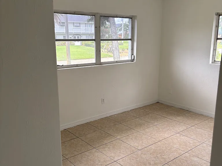 1147 Barbara Dr — Photo 13