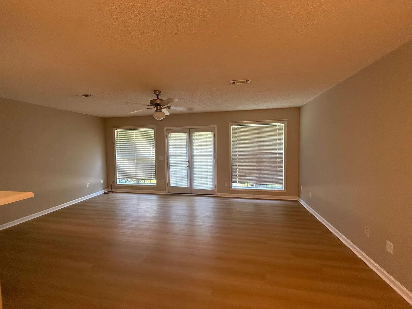 Available NOW - 123 Woodberry — Photo 2
