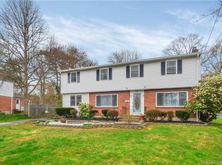 26 Glenwood Pl, New London, CT 06320