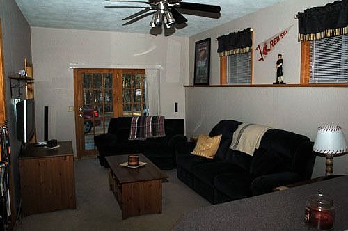 huge 'mantown' playroom in basement w/bathroom and wetbar