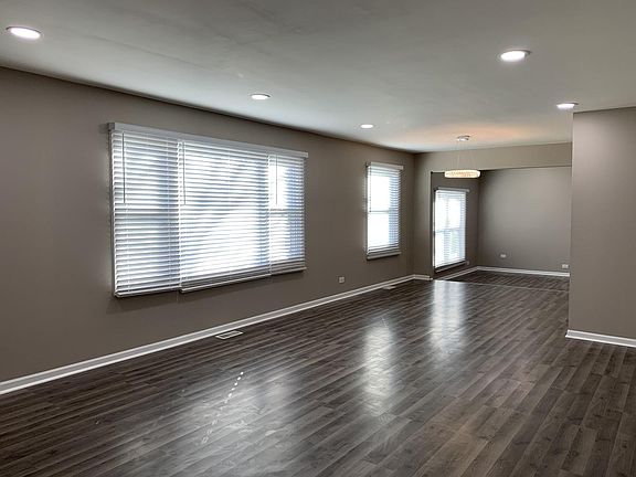 3rd image of 350 Kingman Ln
