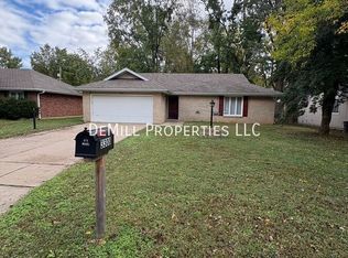3300 S Roanoke Ave, Springfield, MO 65807