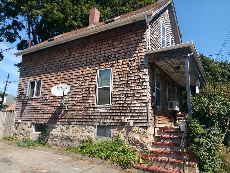 2nd image of 585 Elm St