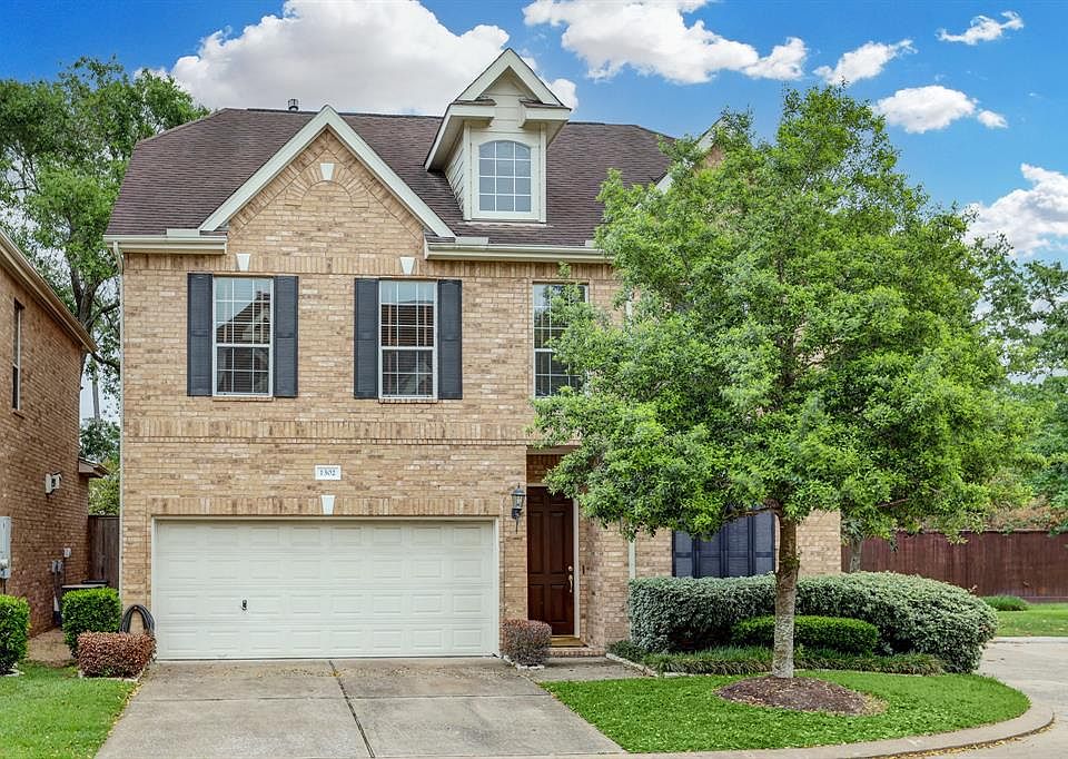 Freestanding, interior corner location with a double wide private driveway.