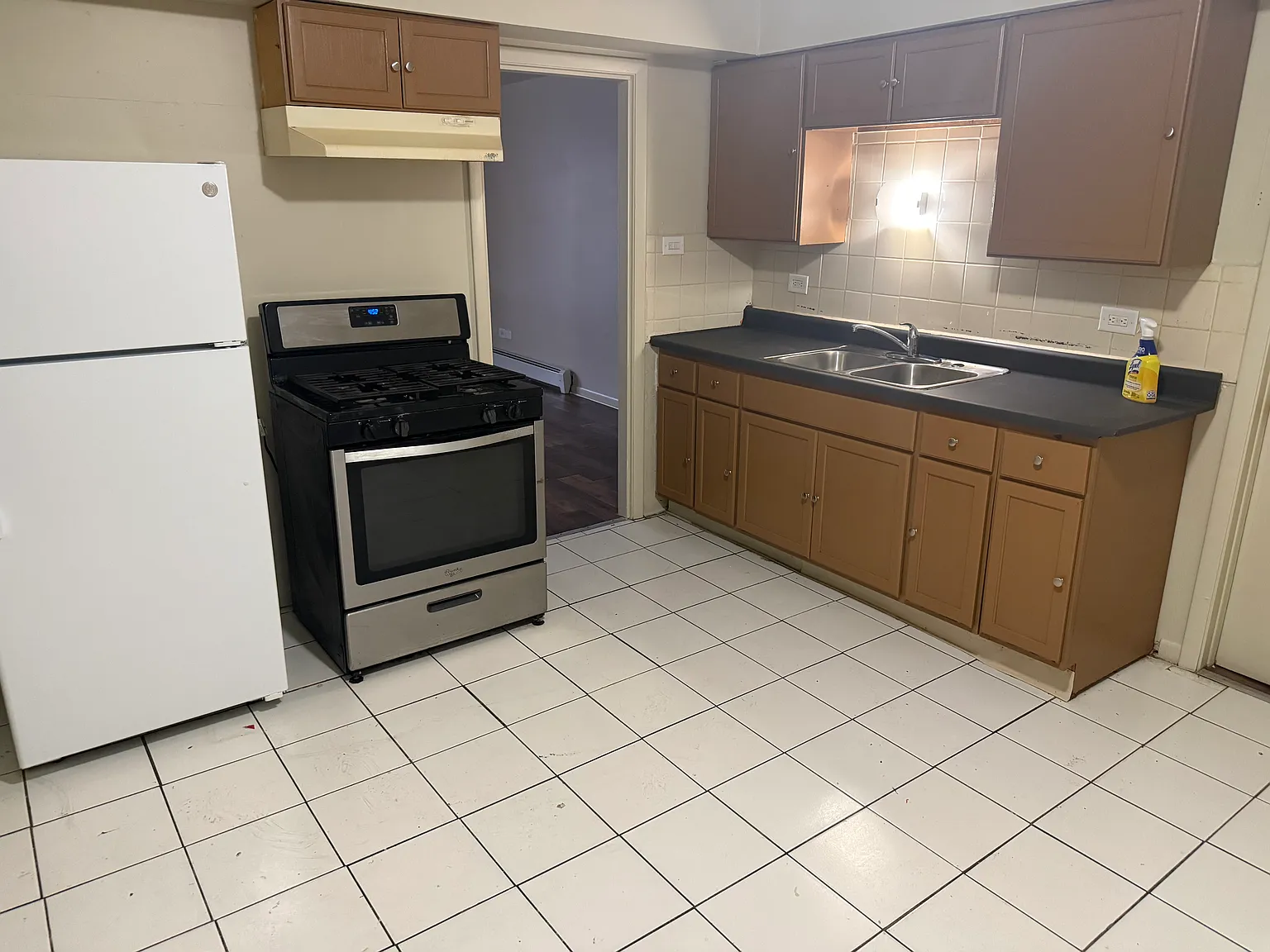 3 bed, 1.5 bath, 1000 sqft, $2,300 — Photo 3