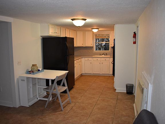 Kitchen dining area