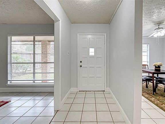 4th image of 1530 Hollybush Dr