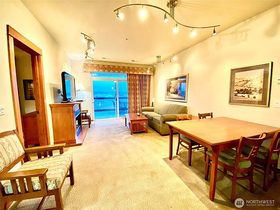 5th image of 6432 Melby Way NE