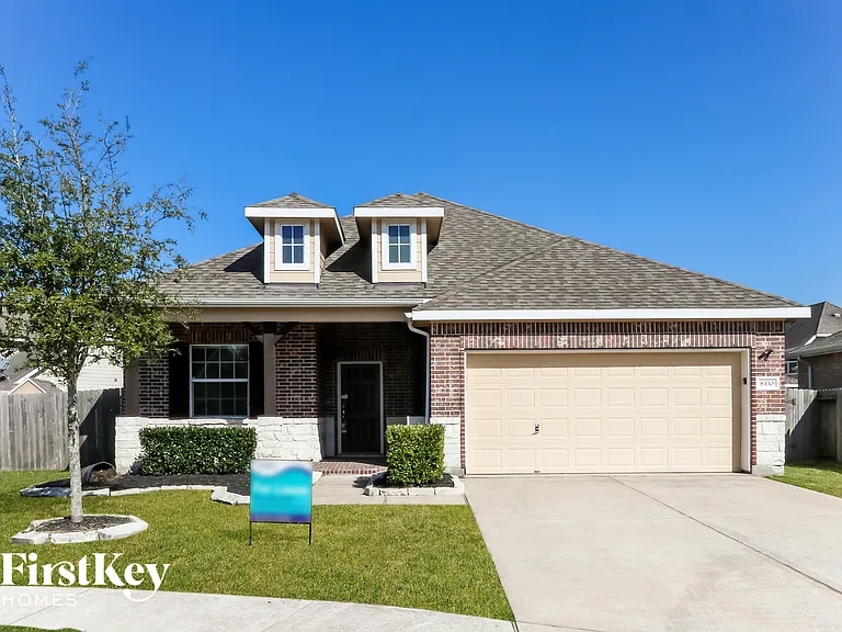 8330 Hampton Bay Dr — Photo 1