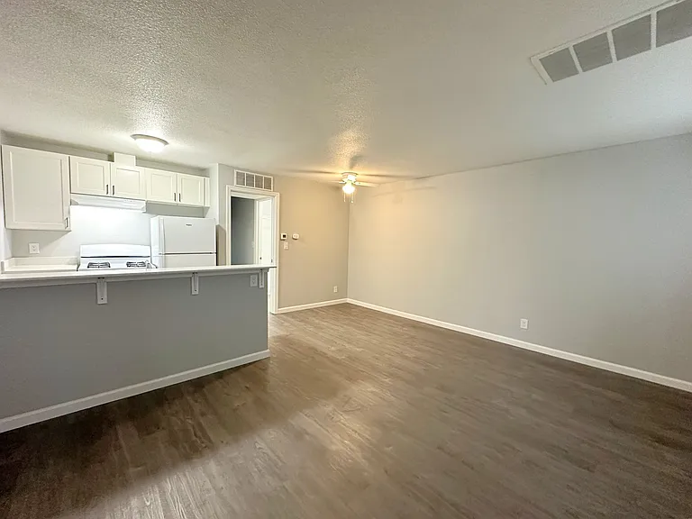 La Madera Apartments at 935 W. Swain Road — Photo 17