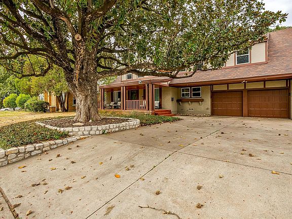 3rd image of 1505 N Riverside Dr