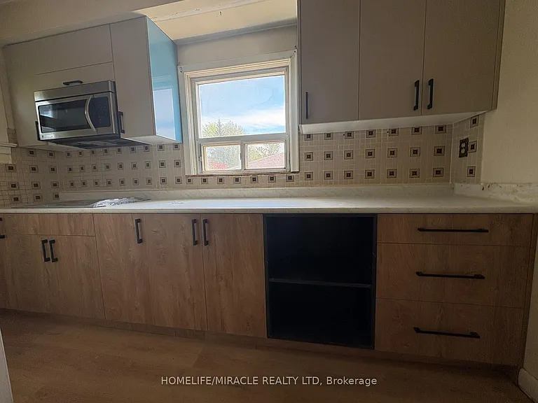 91 Pitt Ave — Photo 3