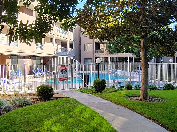3rd image of 7826 Topanga Canyon Blvd APT 318