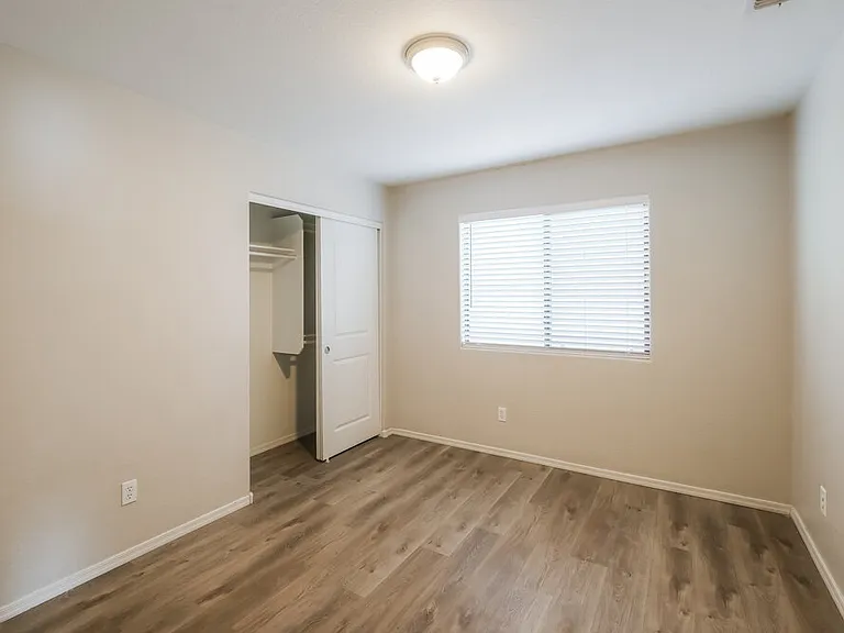 4855 S 4th Ave — Photo 13