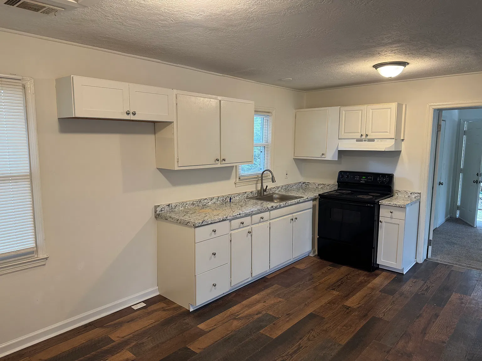 3 bed, 1128 sqft, $1,390 — Photo 3