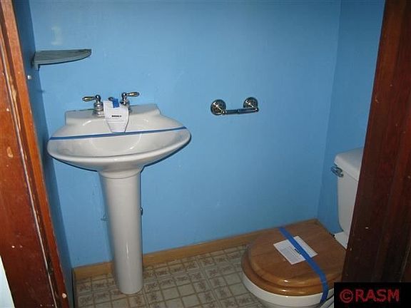 5th image of 321 S Lincoln St
