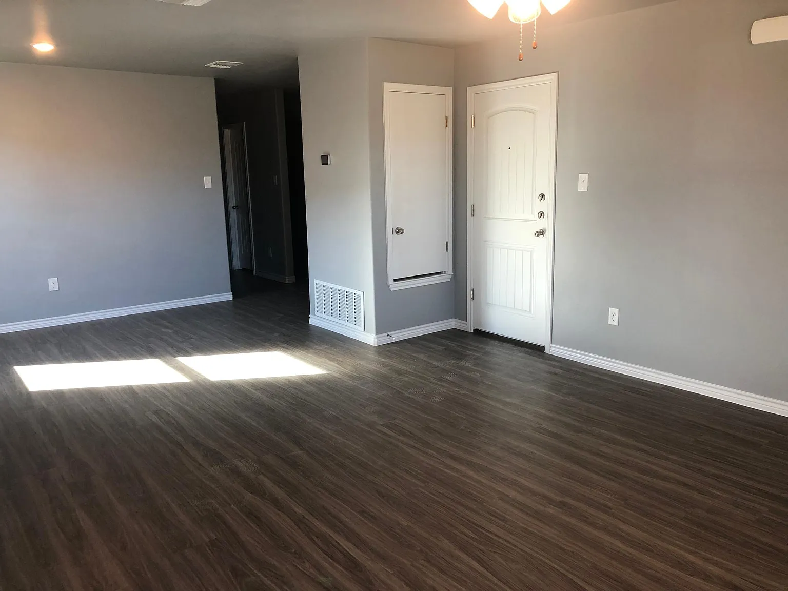 1818 Castroville Trl — Photo 2