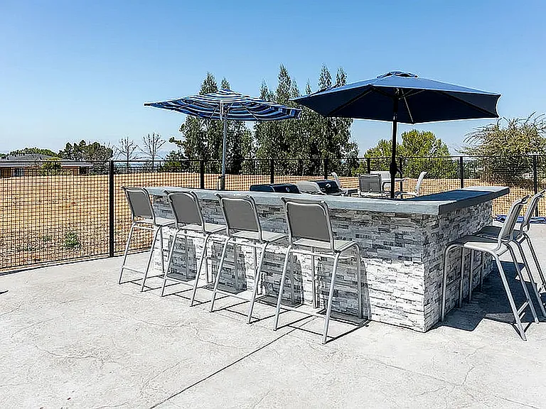 Outdoor Grilling Stations & Lounge