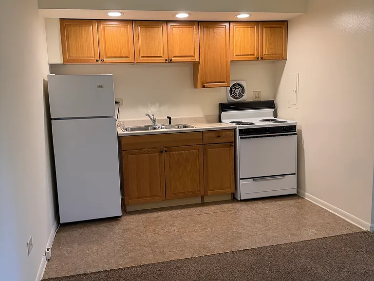 632 E North Broadway St — Photo 11