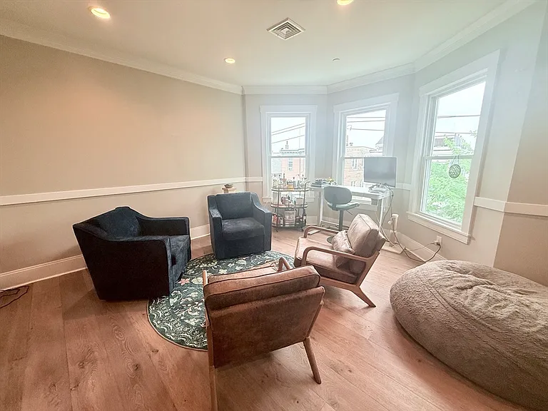 69 Falcon St #3 — Photo 5