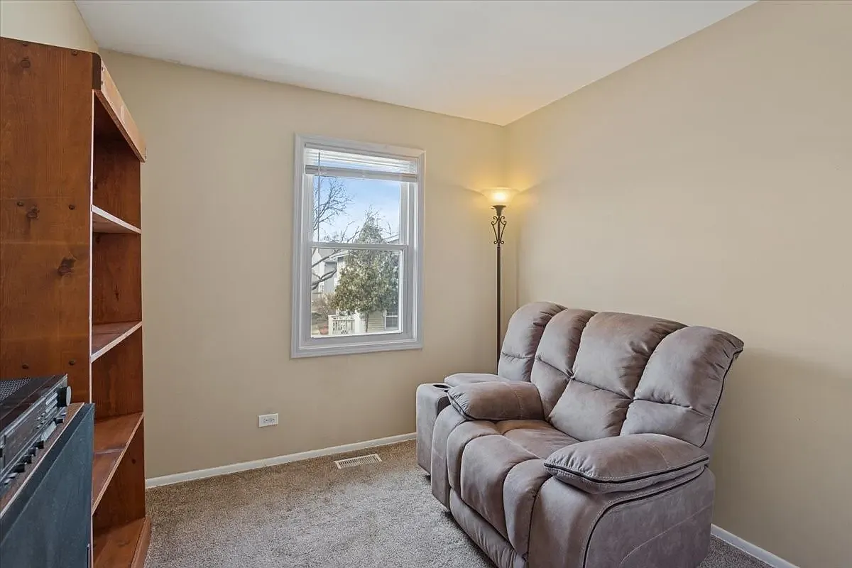 3 bed, 1108 sqft, $2,300 — Photo 2