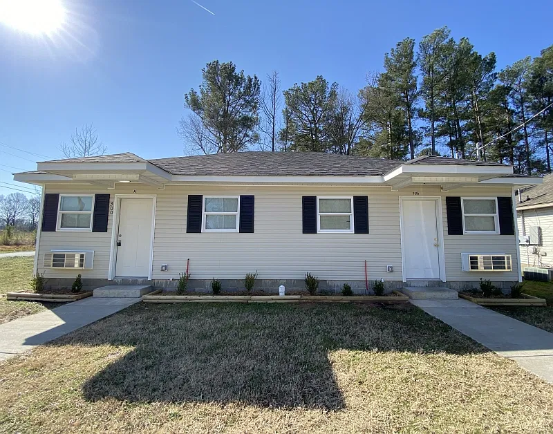 2 bed, 600 sqft, $865 — Photo 1