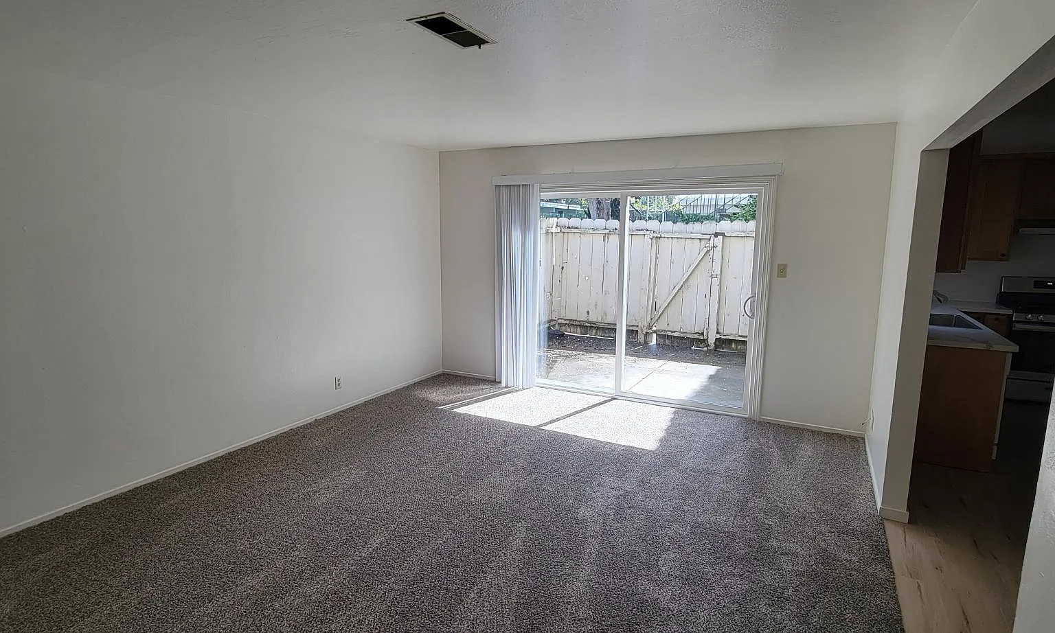 3 bed, 1500 sqft, $2,500 — Photo 3