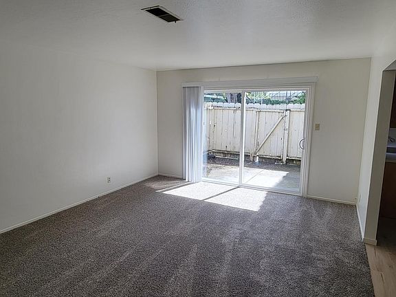 3rd image of 615 Pope Dr APT A