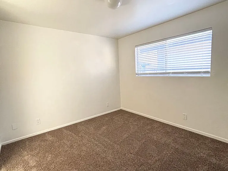 320 & 324 E Pine Ave — Photo 8