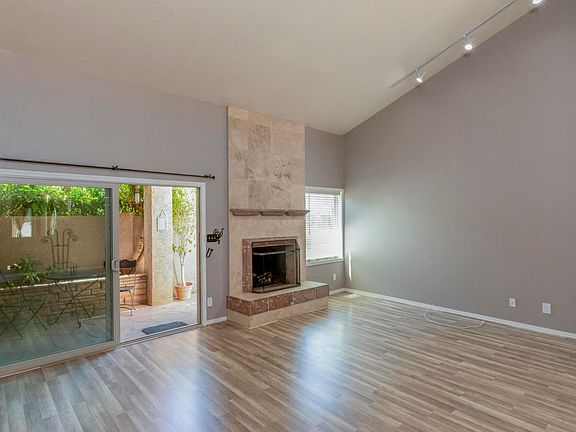 8100_Camelback_Living_79