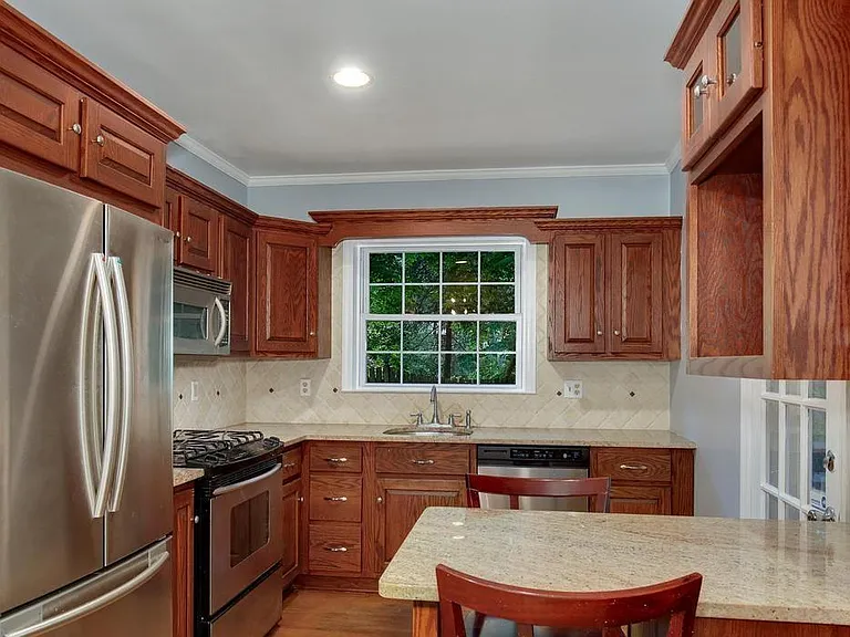 5806 Kenmore Rd — Photo 8