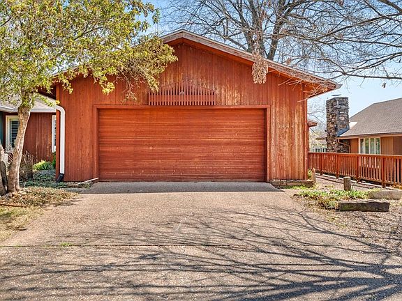 2nd image of 3444 N Greenbriar Dr