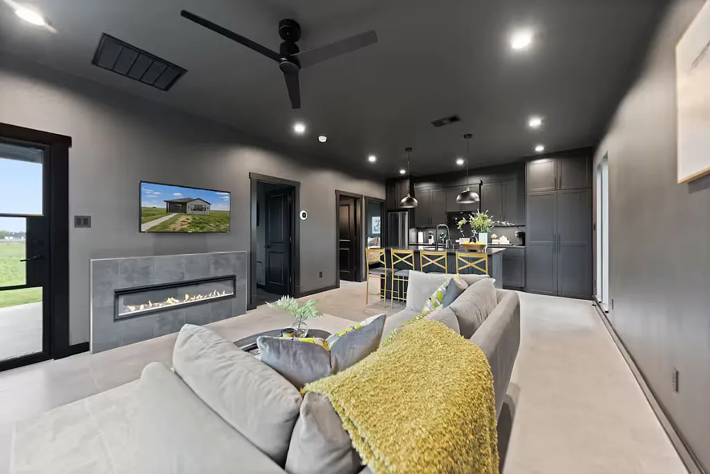2 bed, 900 sqft, $4,500 — Photo 1