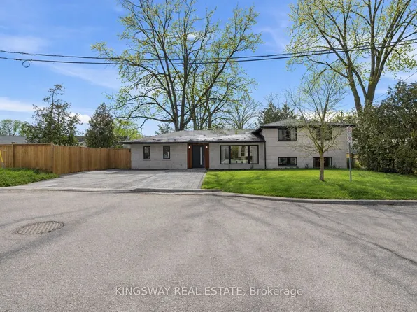 3 Reuben St, Aurora, ON L4G 2M1