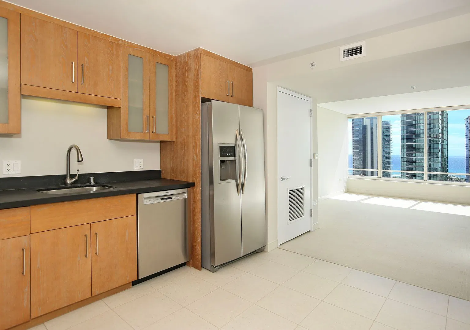 Experience Comfort & Convenience at Pacifica Honolulu #3104 — Photo 3