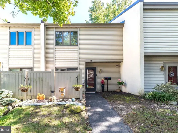 51 Twin Brooks Dr #51, Willow Grove, PA 19090