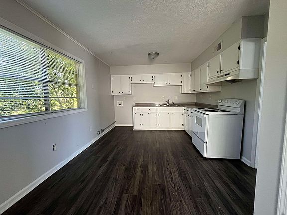 5th image of 803 Cavalier Dr