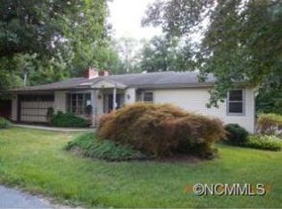 701 Oak Terrace Ln, Hendersonville, NC 28791