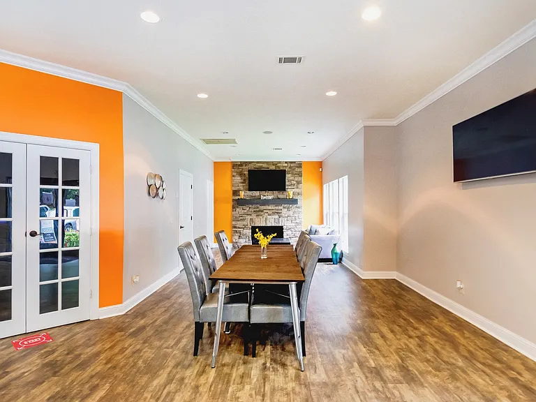 Willow Apartments — Photo 11