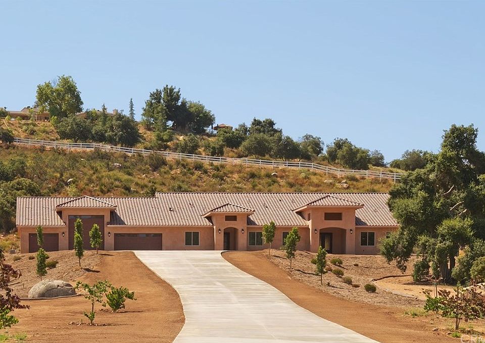1st image of 37504 Calle De Lobo